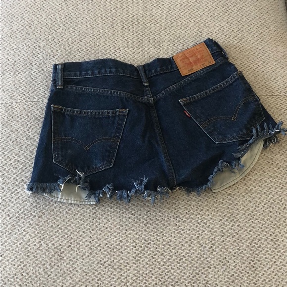 Levi Cut Off Shorts - Picture 3 of 3